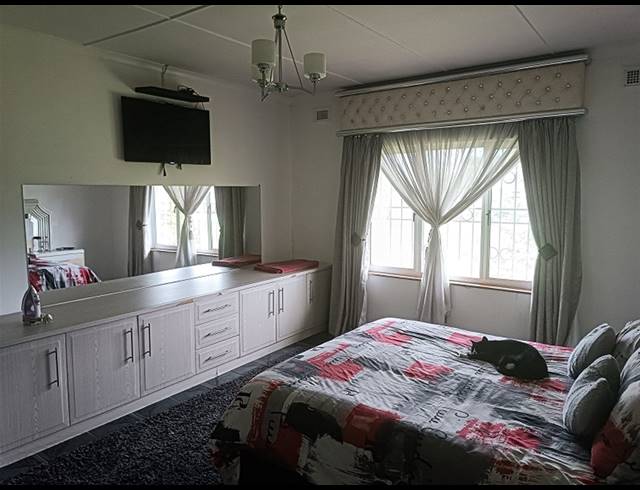 4 BEDROOM HOUSE FOR SALE IN BEREA WEST